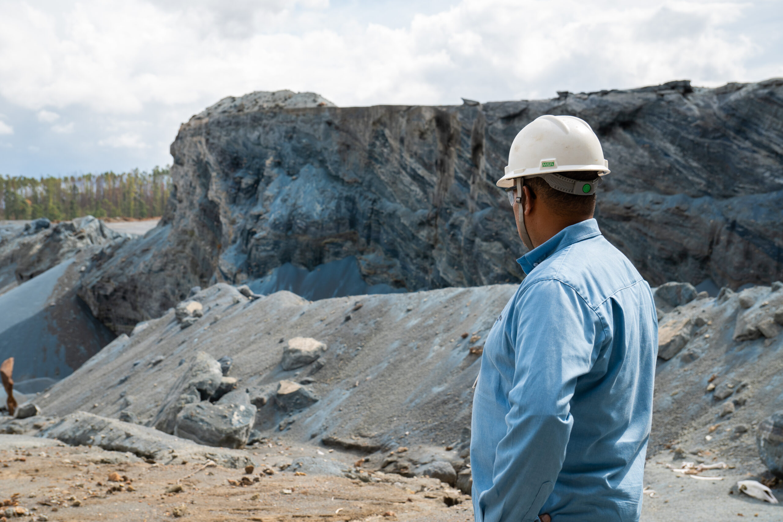 Estoque de silicato de magnésio para jateamento da Olivina Azul